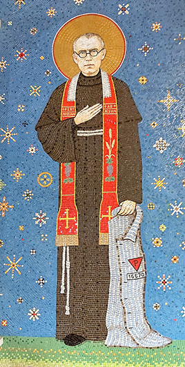 Św. Maksymilian Kolbe, 2023, mozaika, fragment, kościół w Górach Mokrych