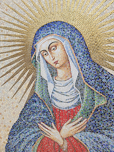 Matka Boska Ostrobramska, 2024, mozaika, fragment, kościół pw. M.B. Miłosierdzia - Ruciane Nida