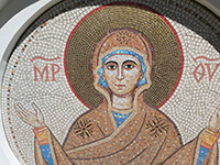 Matka Boska Orantka, 2025, mozaika, fragment, kościół w Przysieczy